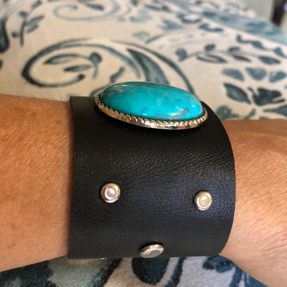 Back in stock!One more now in stock 🇺🇸Made in 🇺🇸 Turquoise Leather Bracelet - Picture 6 of 6